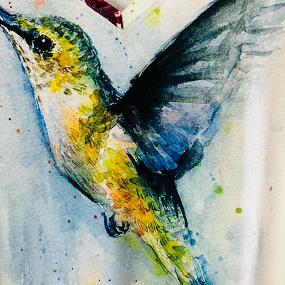 Colorful Graphic Hummingbird V-Neck T-Shirt Sz M - Picture 2 of 4